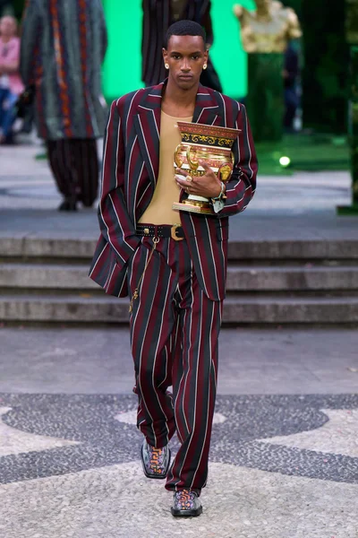 Look 2